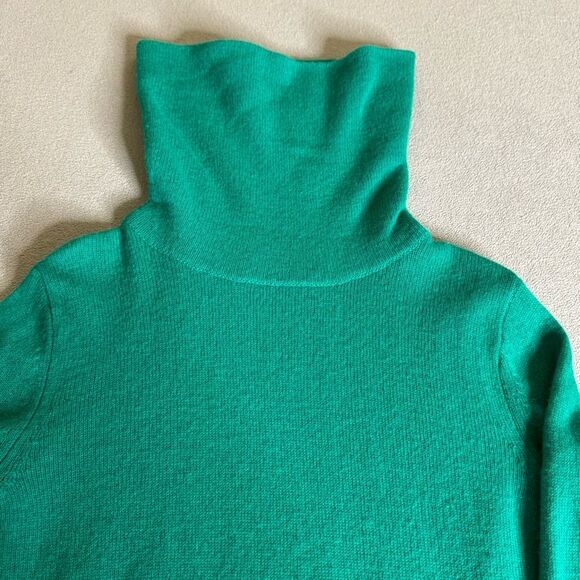 ATHLETA 100% Cashmere Turtleneck Surrey Sweater Size S Peridot Green - Picture 9 of 16